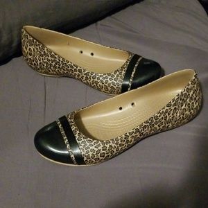 Crocs leopard print ballet flat style